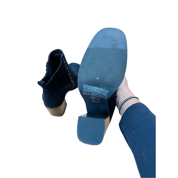 Forever 21 Black Suede Ankle Boots - Picture 5 of 5